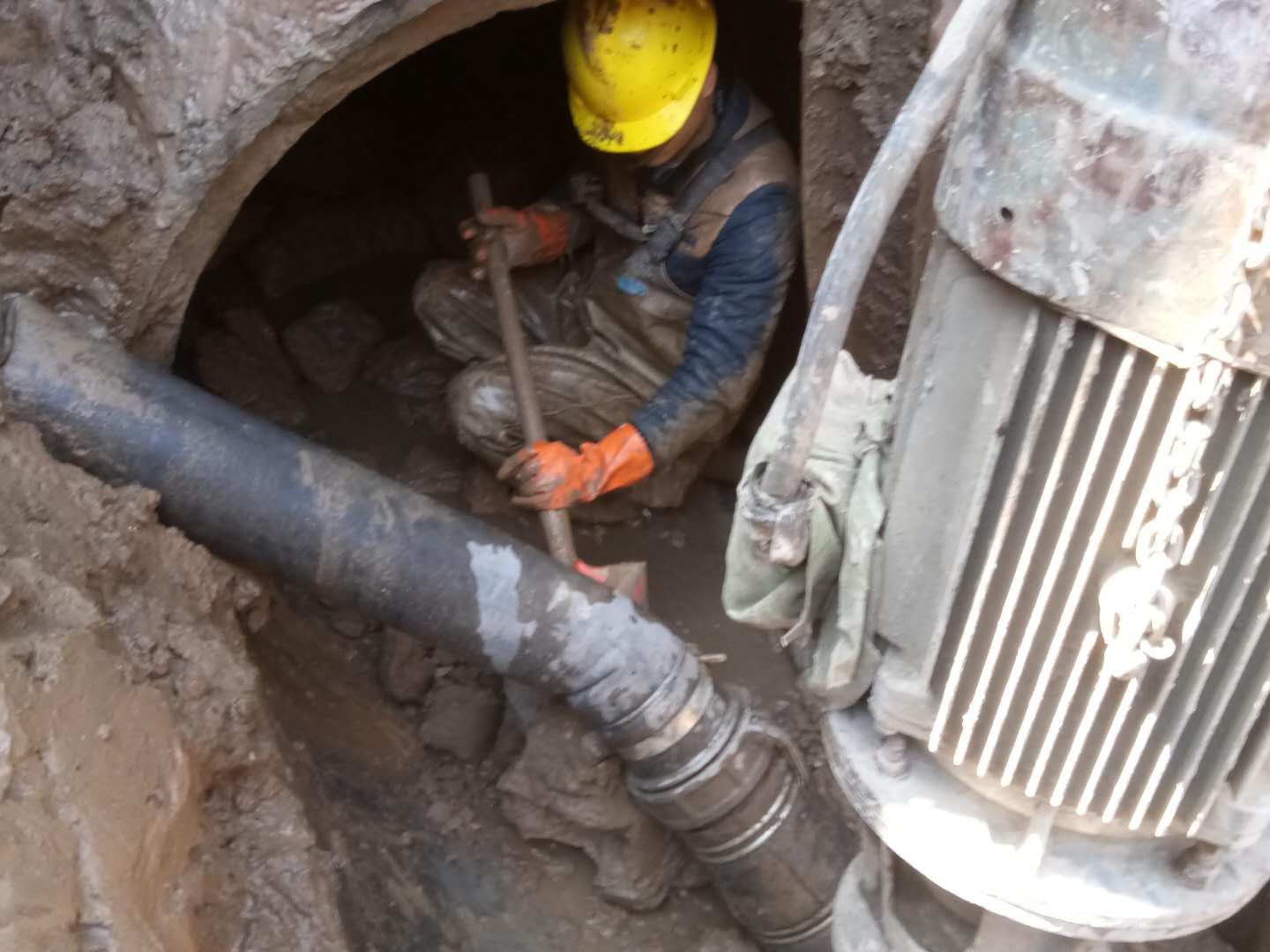 新城街道管道清淤