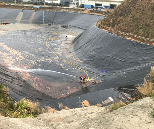 新城街道废水池清理