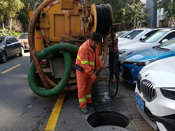 新城街道排污管道清淤